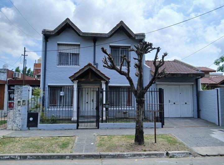 Casa · 190m² · 5 Ambientes · 3 Cocheras