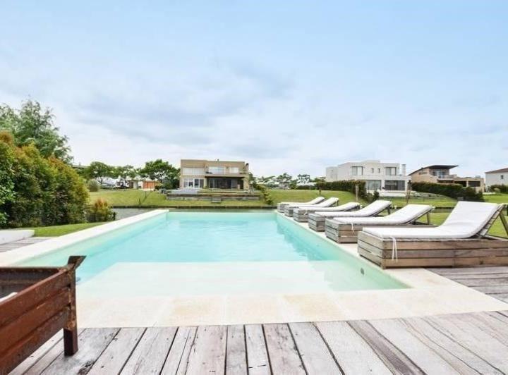 Casa · 470m² · 7 Ambientes