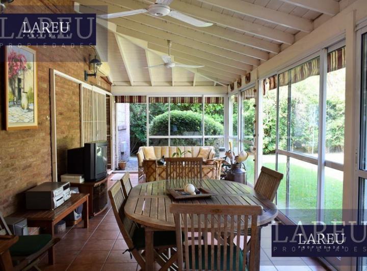 Casa · 295m² · 7 Ambientes · 1 Cochera