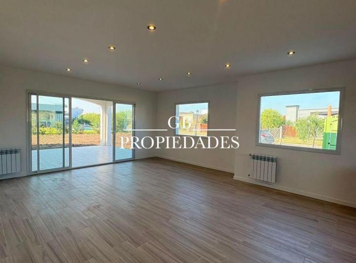 Casa · 145m² · 5 Ambientes · 3 Cocheras