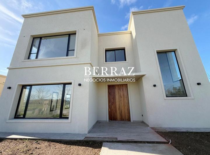 Casa · 205m² · 5 Ambientes · 4 Cocheras