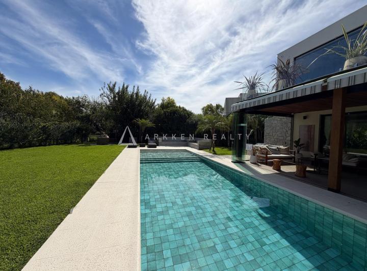 Casa · 422m² · 5 Ambientes · 2 Cocheras