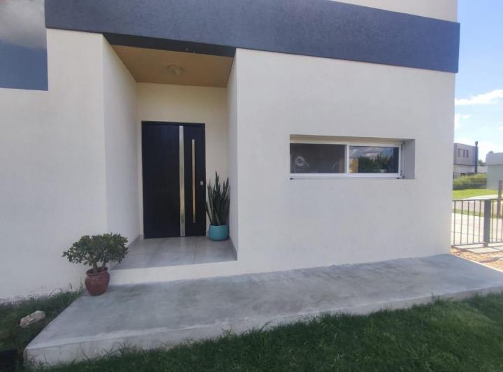 Casa · 170m² · 7 Ambientes · 2 Cocheras