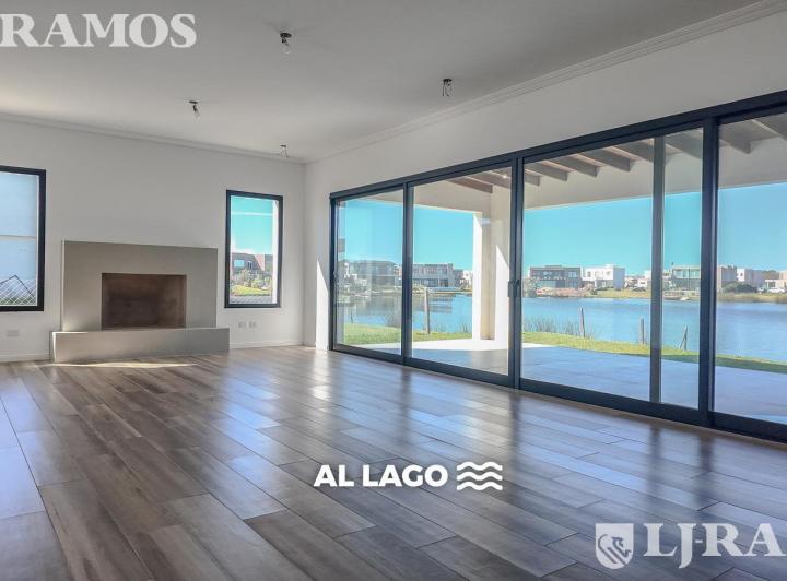 Casa · 230m² · 7 Ambientes · 2 Cocheras