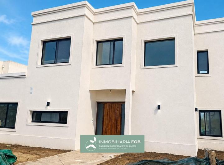 Casa · 180m² · 5 Ambientes · 4 Cocheras