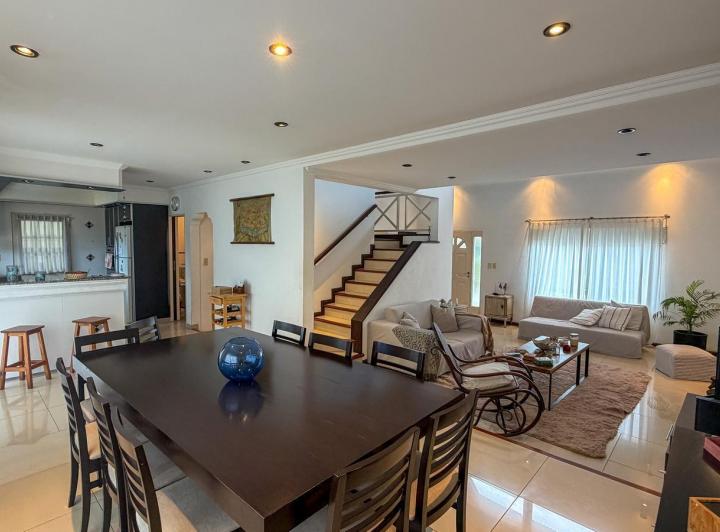 Casa · 315m² · 8 Ambientes
