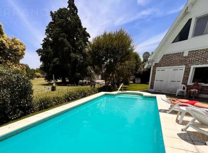 Casa · 180m² · 5 Ambientes · 2 Cocheras