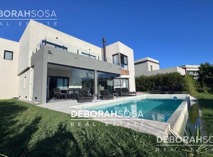 Casa · 240m² · 5 Ambientes · 3 Cocheras