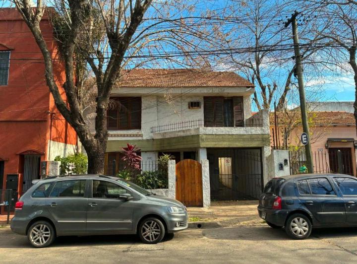 Casa · 200m² · 6 Ambientes · 1 Cochera