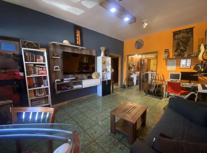 Casa · 175m² · 5 Ambientes · 1 Cochera