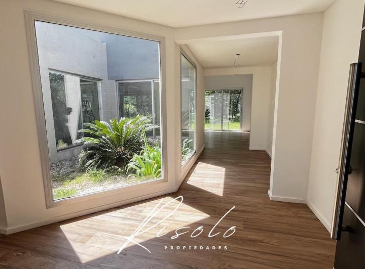 Casa · 179m² · 5 Ambientes · 2 Cocheras