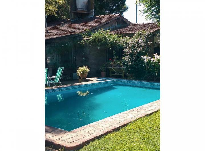 Casa · 230m² · 5 Ambientes · 2 Cocheras