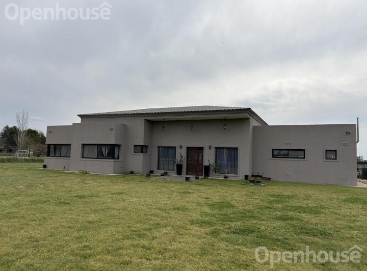 Casa · 245m² · 6 Ambientes · 5 Cocheras