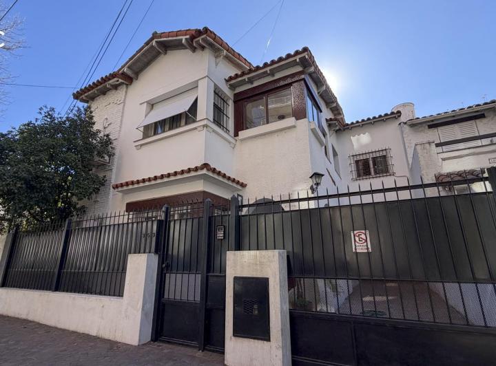 Casa · 200m² · 7 Ambientes · 3 Cocheras