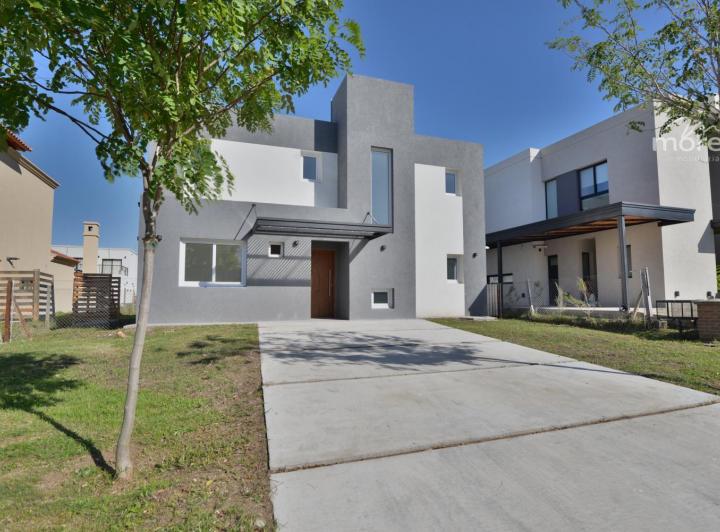 Casa · 146m² · 4 Dormitorios · 1 Cochera