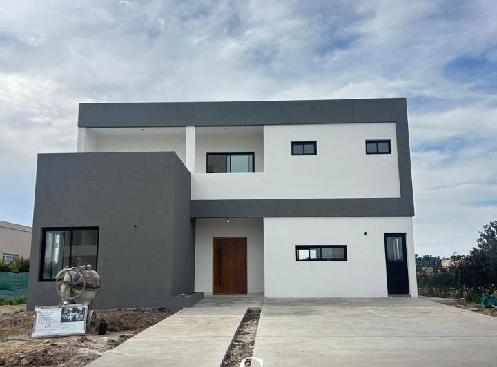 Casa · 280m² · 5 Ambientes · 3 Cocheras