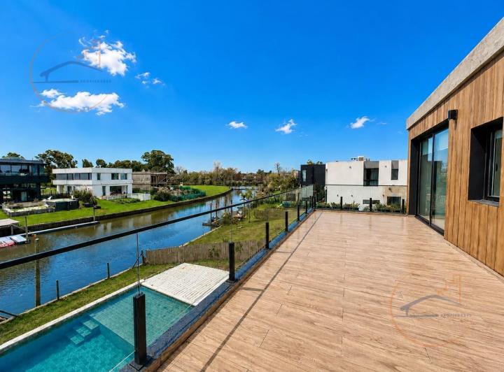 Casa · 390m² · 6 Ambientes · 7 Cocheras