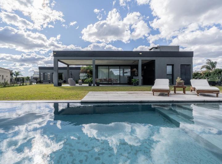 Casa · 251m² · 5 Ambientes · 3 Cocheras