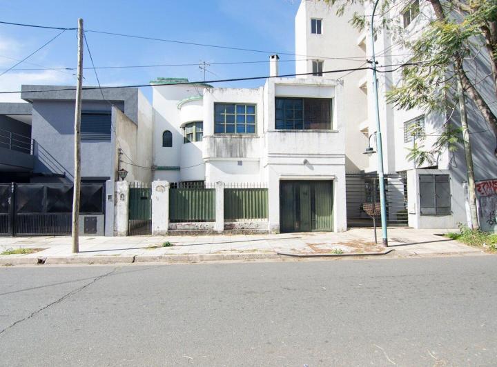 Casa · 226m² · 6 Ambientes · 1 Cochera