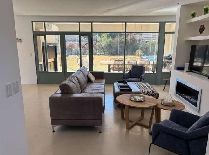 Casa · 180m² · 6 Ambientes