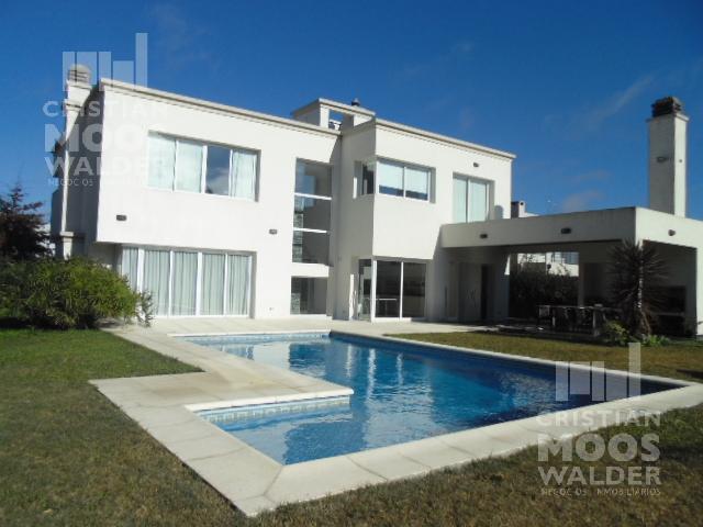 Casa · 328m² · 5 Ambientes · 1 Cochera