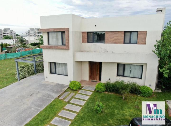 Casa · 260m² · 6 Ambientes · 5 Cocheras