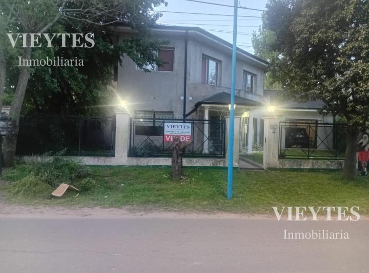 Casa · 326m² · 5 Ambientes · 1 Cochera