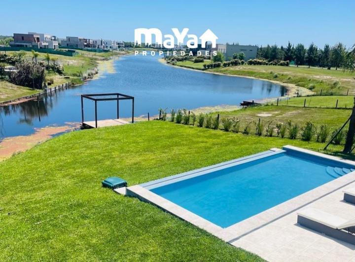 Casa · 186m² · 6 Ambientes · 4 Cocheras