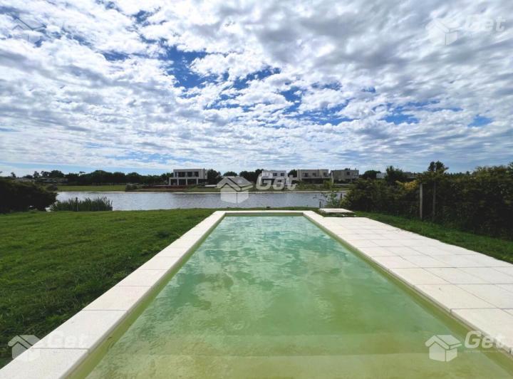 Casa · 245m² · 6 Ambientes