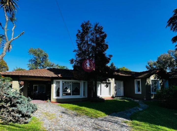 Casa · 290m² · 6 Ambientes