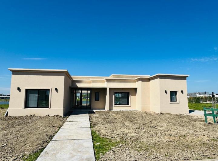 Casa · 170m² · 5 Ambientes · 2 Cocheras