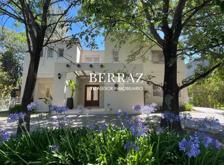 Casa · 231m² · 6 Ambientes · 1 Cochera