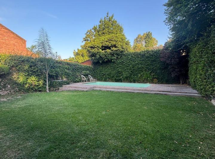 Casa · 210m² · 7 Ambientes