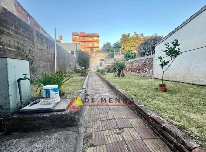 Casa · 240m² · 6 Ambientes · 1 Cochera