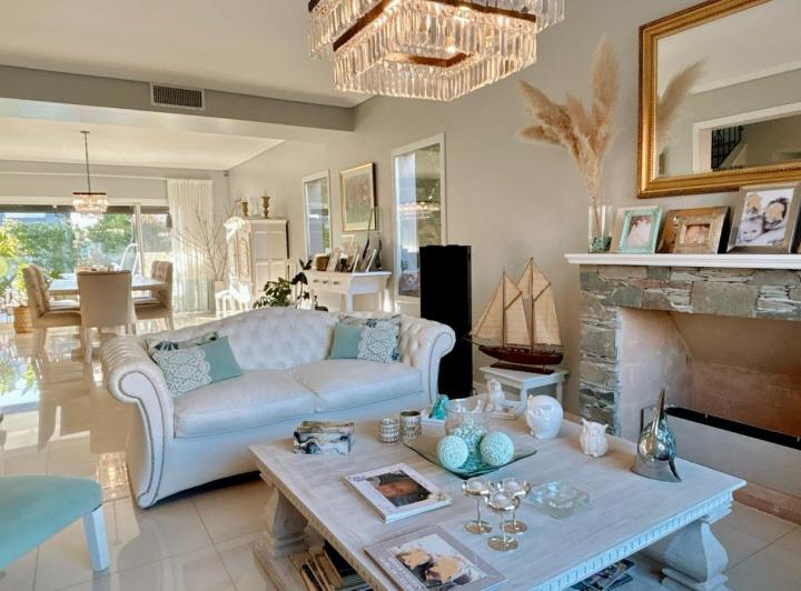 Casa · 226m² · 5 Ambientes · 2 Cocheras