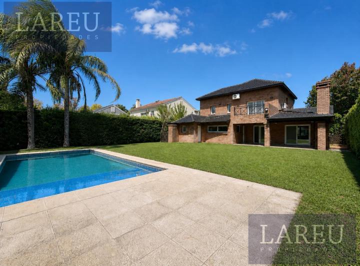 Casa · 209m² · 6 Ambientes · 3 Cocheras