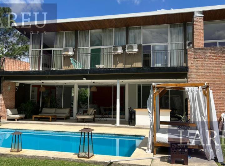 Casa · 194m² · 7 Ambientes