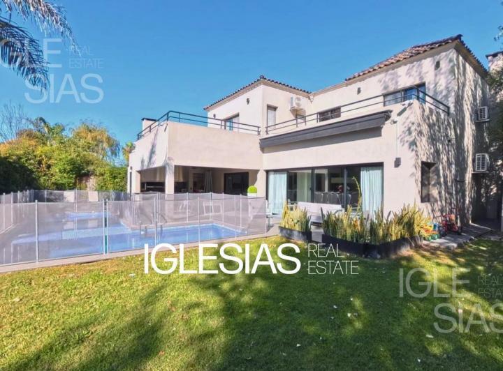 Casa · 259m² · 7 Ambientes · 4 Cocheras