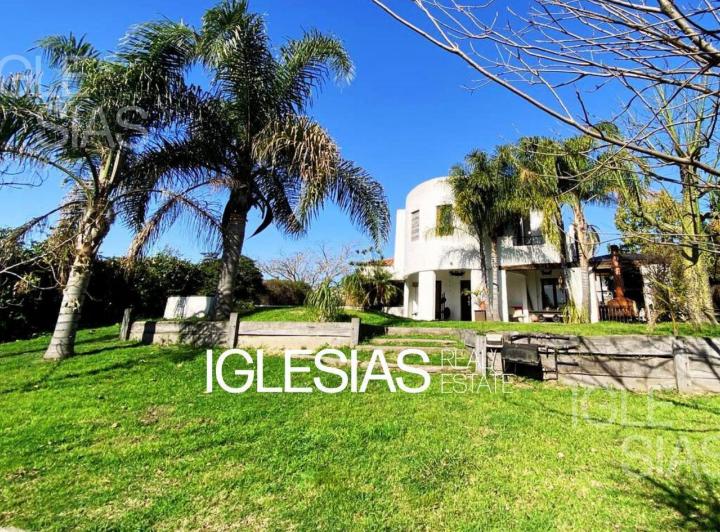 Casa · 265m² · 6 Ambientes · 1 Cochera