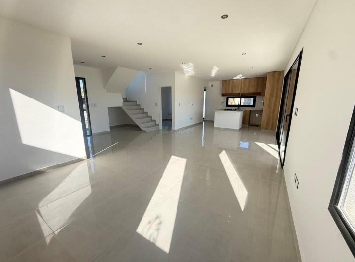 Casa · 147m² · 5 Ambientes · 2 Cocheras