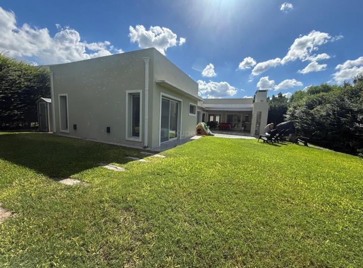 Casa · 150m² · 5 Ambientes · 2 Cocheras