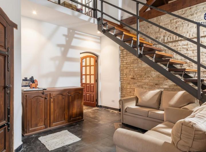 Casa · 180m² · 6 Ambientes · 2 Cocheras