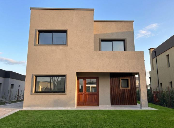 Casa · 197m² · 6 Ambientes · 2 Cocheras