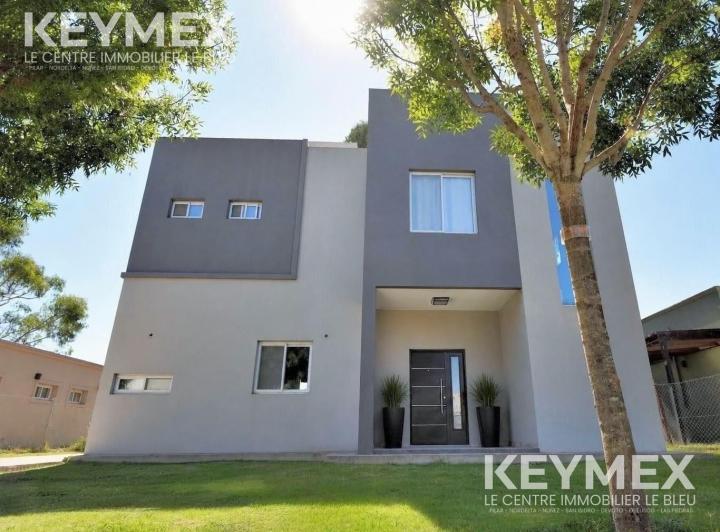 Casa · 138m² · 5 Ambientes · 2 Cocheras