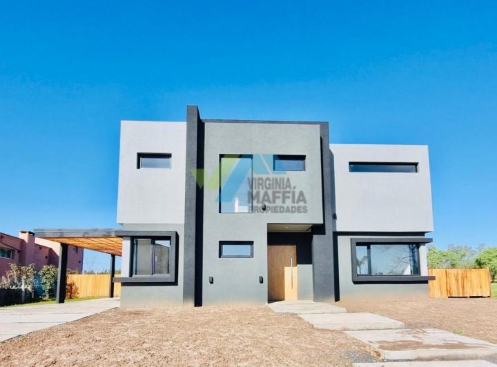 Casa · 220m² · 5 Ambientes · 2 Cocheras
