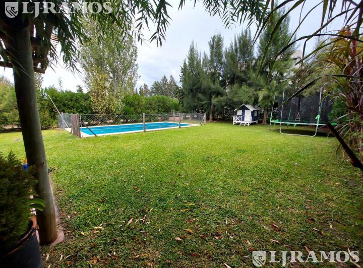 Casa · 220m² · 7 Ambientes