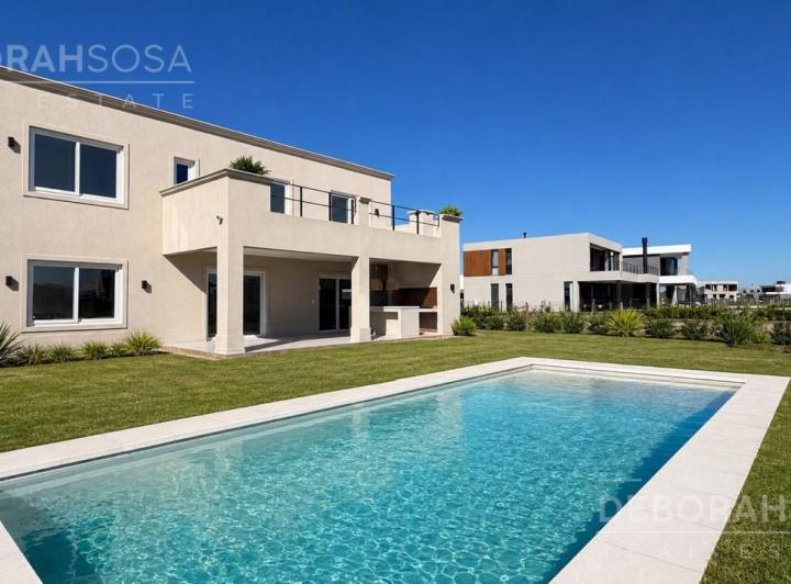 Casa · 271m² · 6 Ambientes · 4 Cocheras