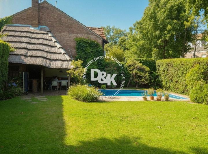 Casa · 213m² · 5 Ambientes · 1 Cochera