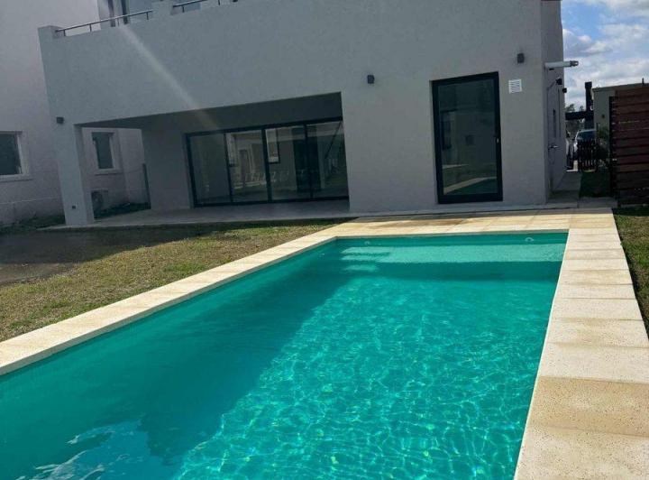 Casa · 132m² · 5 Ambientes · 2 Cocheras
