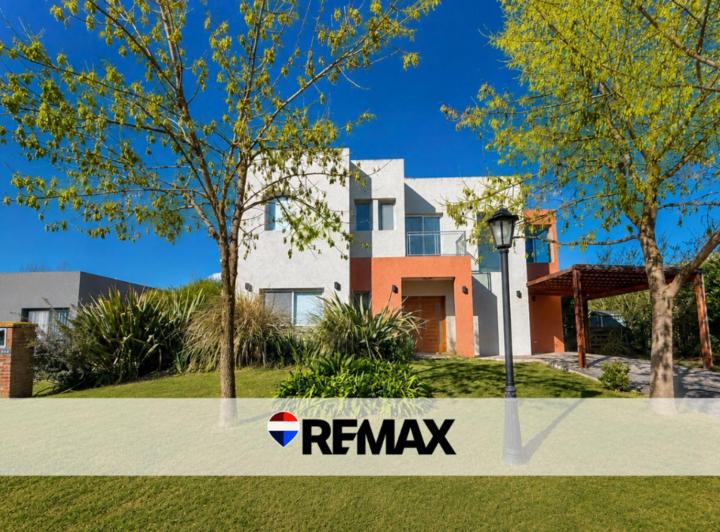 Casa · 162m² · 5 Ambientes · 2 Cocheras